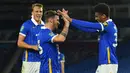 Pemain Brighton merayakan gol yang dicetak Bernardo Fernandes ke gawang Portsmouth pada laga Piala Inggris di Falmer Stadium, Jumat (18/9/2020) dini hari WIB. Brighton menang 4-0 atas Portsmouth. (AFP/Glyn Kirk/pool)