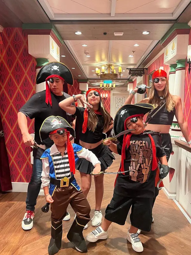 Potret Keluarga Nia Ramadhani (Instagram/@ramadhaniabakrie)