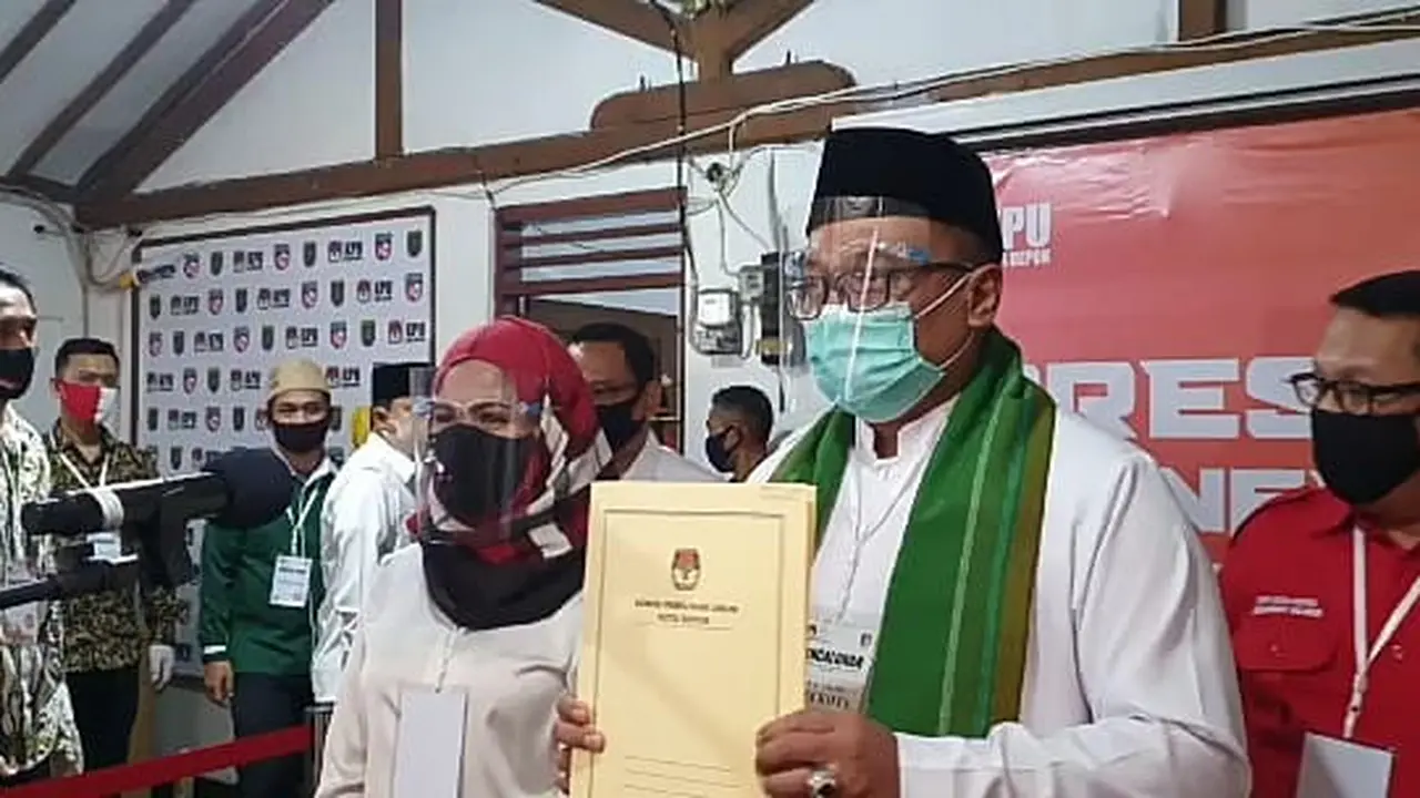 Paslon Pradi-Afifah saat memberikan berkas pendaftaran di kantor KPU Kota Depok, Kecamatan Pancoranmas, beberapa waktu lalu.