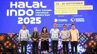 Penyerahan pengharagaan kepada pelaku industri halal pada acara Halal Indonesia International Industry Expo (Halal Indo) dan Indonesia Halal Industry Awards (IHYA) 2025 yang resmi digelar di ICE BSD City, Tangerang, pada tanggal 25 - 28 September 2025. (Dok. Kemenperin)
