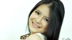 Setelah keluar dari JKT48, si cantik Sonya Pandarmawan lebih mencoba kemampuannya di berbagai bidang. Foto diambil pada 20 Juni 2014 (Liputan6.com/Panji Diksana) 
