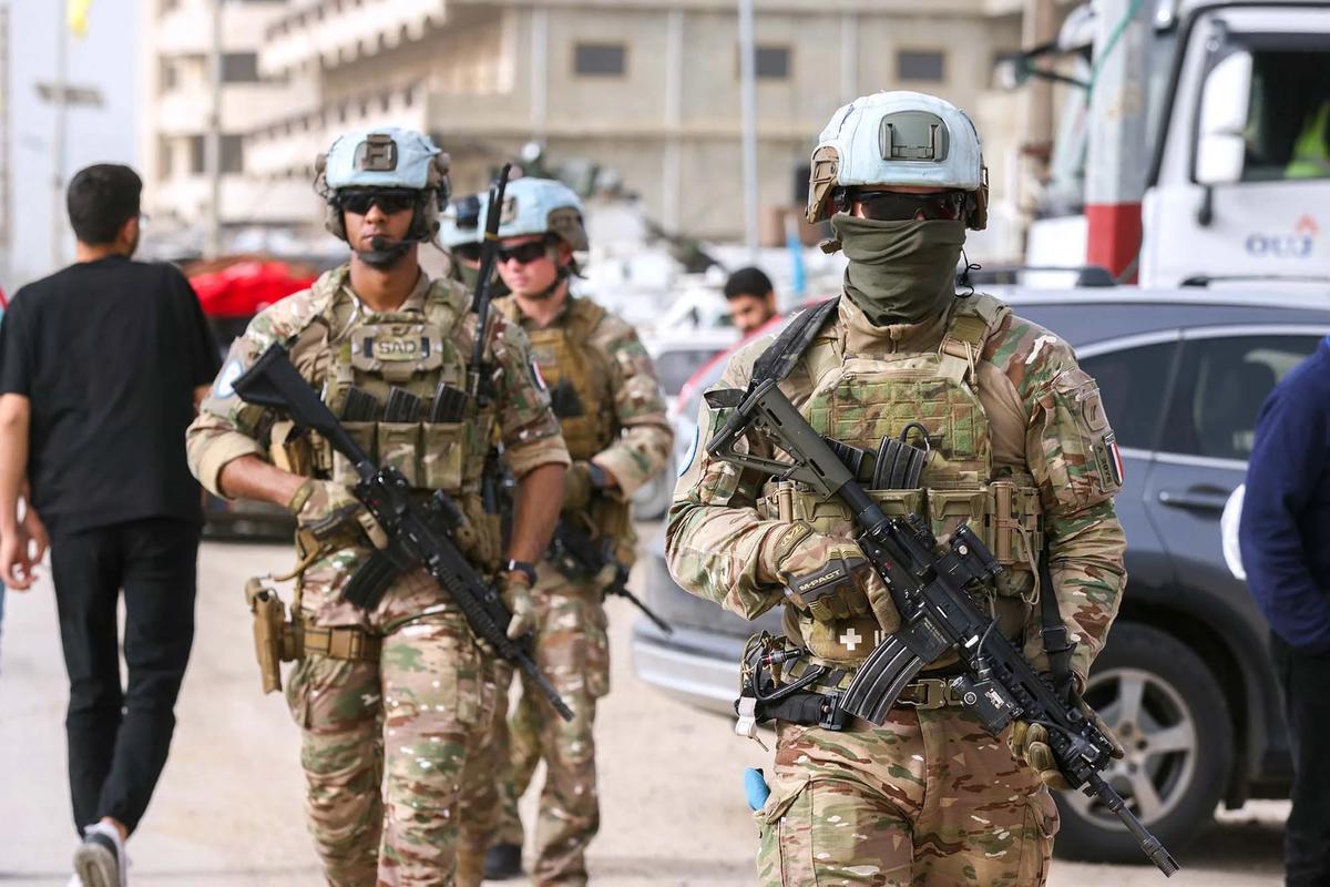 FOTO: Patroli Pasukan UNIFIL  di Tengah Kepulangan Warga Lebanon Selatan