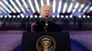 <p>Presiden Amerika Serikat Joe Biden menyampaikan pidato yang menandai peringatan satu tahun invasi Rusia ke Ukraina di Royal Castle Gardens, Warsawa, Polandia, 21 Februari 2023. Dalam pidatonya yang berapi-api, Biden bersumpah untuk terus mendukung Ukraina saat memasuki tahun kedua perang. (AP Photo/ Evan Vucci)</p>