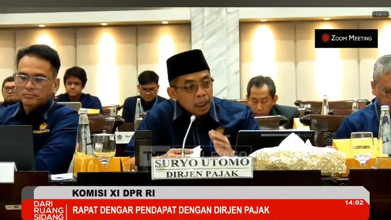 Dirjen Pajak Suryo Utomo saat Rapat Dengar Pendapat (RDP) dengan Komisi XI DPR RI, di Jakarta, Rabu (7/5/2025). (Foto: tangkapan layar/Tira Santia)