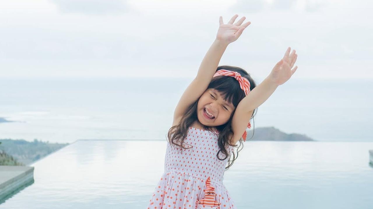 Potret Gemas dan Lucunya Chloe, Anak Asmirandah yang Sudah Pintar Pose