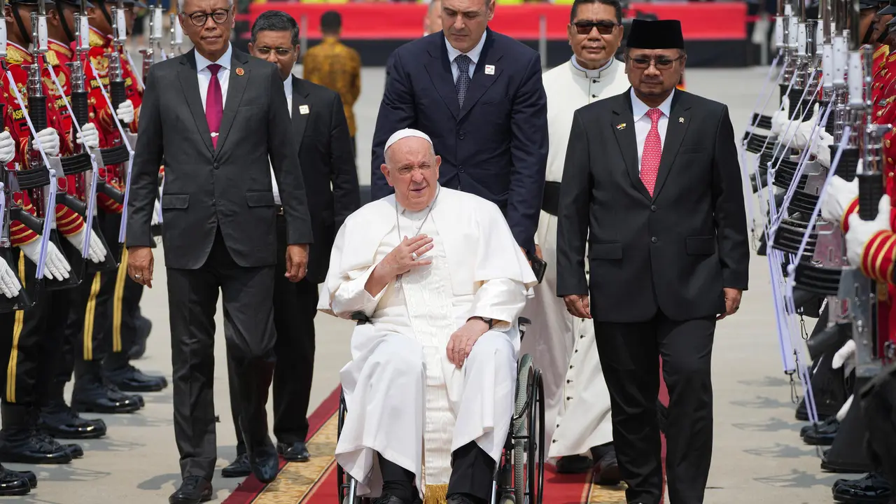Akhiri Lawatannya di Indonesia, Paus Fransiskus Bertolak Menuju Papua Nugini