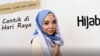 Tanpa ribet tapi cantik, simak tutorial hijab untuk cantik di Hari Raya Idul Fitri nanti. (dok. HijabLyfe/Dinny Mutiah)