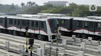 Kereta Melayang (Kalayang) atau Automatic People Mover System parkir di Depo Kalayang Bandara Internasional Soekarno Hatta, Tangerang, Banten, Rabu (19/8/2020). Hingga saat ini, PT Angkasa Pura II masih menghentikan layanan Kalayang untuk mengantisipasi penyebaran COVID-19. (merdeka.com/Dwi Narwoko)