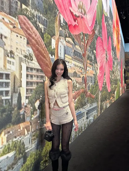 Beberapa komentar dari netizen mendukung penampilan Jennie, mereka suka deengan modifikasi penampilannya dari pinggang ke bawah. (Foto: Instagram/ jennierubyjane)