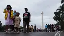 Objek wisata Monumen Nasional (Monas) ramai dikunjungi saat libur tahun baru, Jakarta, Kamis (1/1/2015). (Liputan6.com/Faizal Fanani)