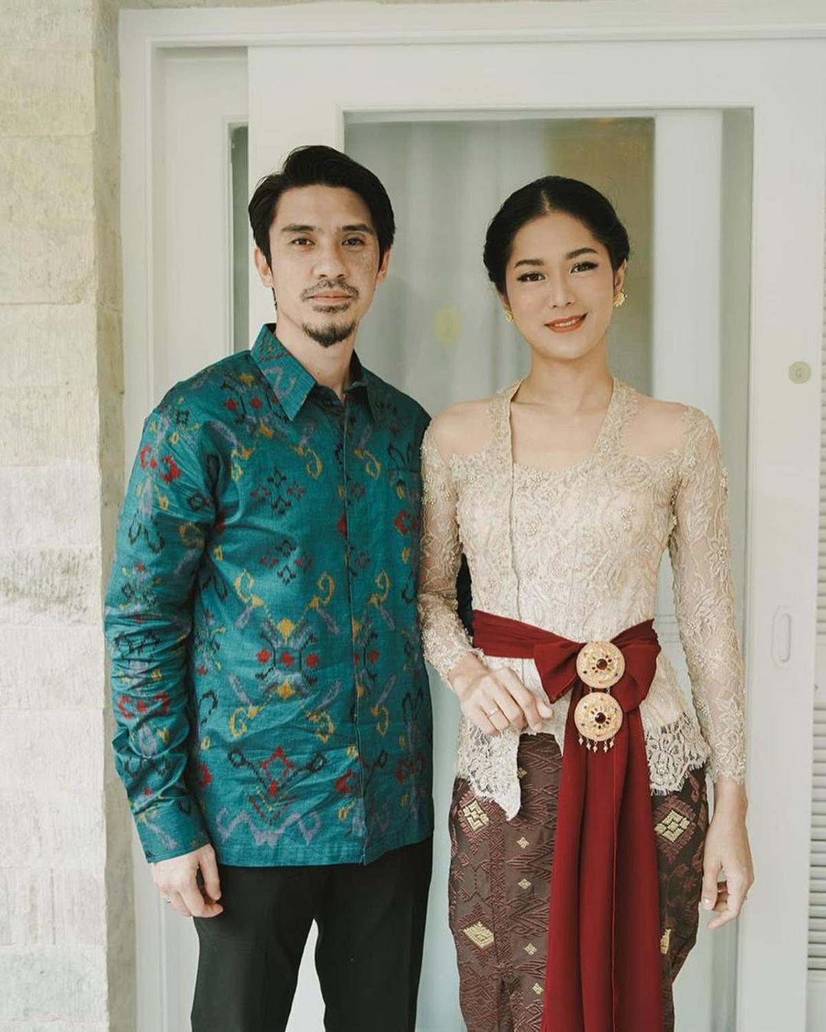 Inspirasi Model Kebaya Couple Modern untuk Acara Resmi dengan Gaya Tradisional Mewah Ala Prisia Nasution