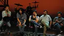Slank saat konferensi pers usai beraksi di konser bertajuk "Jakarta Pagi Ini & Slank Musikal", Jakarta, Kamis (18/12/2014). (Liputan6.com/Herman Zakharia)