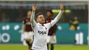 Gelandang Bologna, Emanuele Giaccherini melakukan selebrasi usai mencetak gol kegawang AC Milan pada laga liga italia di Stadion San Siro, Milan, Italia (7/1/2016). Bolagna menang atas AC Milan dengan skor 1-0. (REUTERS/Stefano Rellandini)