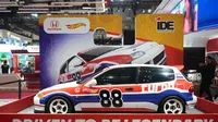 Hot Wheels Civic EG dengan skala 1:1 dipamerkan di booth Honda pada ajang GIIAS 2024. (ist)