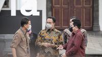 Menteri BUMN Erick Thohir, Menparekraf Sandiaga Uno, dan Gubernur DKI Jakarta Anies Baswedan di sela penandatangan perjanjian pokok joint venture di Kota Tua. (dok. Kementerian BUMN)