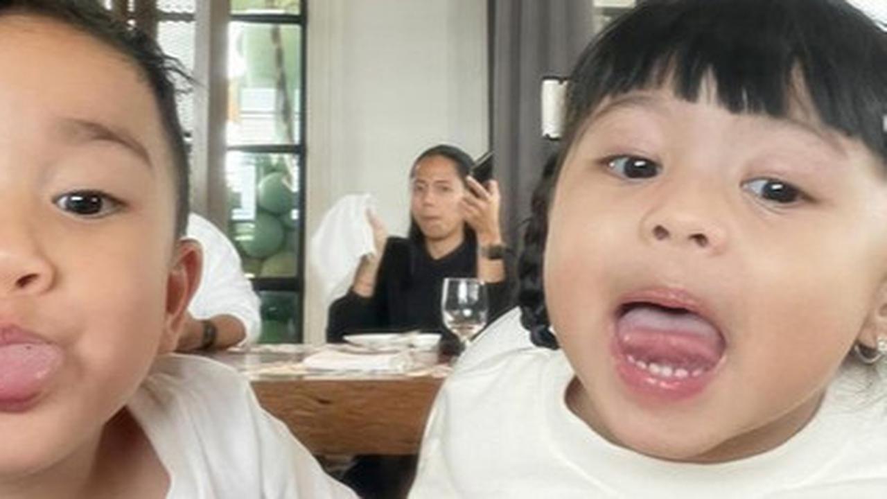 Disebut Penerus Rafathar & Gempi, Potret Pose Menggemaskan Rayyanza dan Ameena dengan Beragam Ekspresi