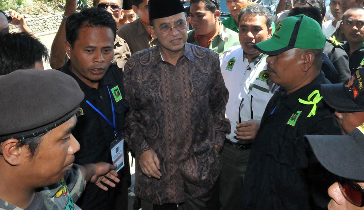 Ketua Umum PPP Suryadharma Ali tiba di lokasi Mukernas III PPP di Cisarua, Bogor, Kamis (24/4/14). (Liputan6.com/Johan Tallo)