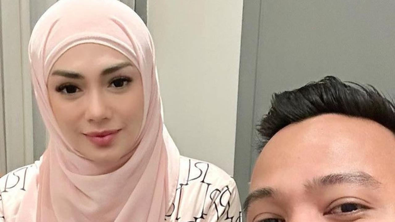 Sebelumnya, wanita berdarah Manado ini pernah juga mengunggah foto mengenakan hijab.&nbsp;