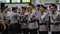 Mabes Polri resmi melantik Irjen Moecghiyarto mengantikan irjen Tito Karnavian. Selain itu, turut dilantik Kapolda Riau Brigjen Supriyanto (Liputan6.com/ Ferbian Pradolo)