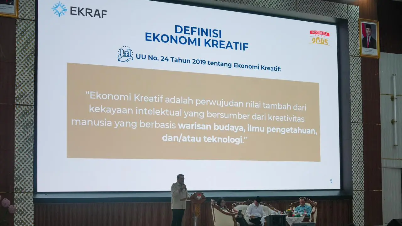 Menteri Ekonomi Kreatif, Teuku Riefky Harsya, memberikan pembekalan pada Agenda Orientasi Kepemimpinan (Retret Gelombang II) di IPDN Jatinangor, Jawa Barat, Selasa, 24 Juni 2025.