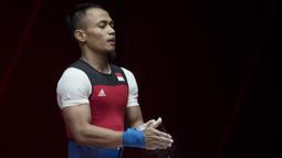 Lifter Indonesia, Suwoto Wijoyo, saat berlaga pada Asian Games di JIExpo, Jakarta, Senin, (20/8/2018). Suwoto Wijoyo berhasil menyumbang medali perunggu angkat besi putra kelas 56kg. (Bola.com/Vitalis Yogi Trisna)