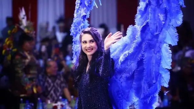 8 Potret Ibu Wagub Jatim Arumi Bachsin bak Bidadari Bersayap di Jember Fashion Carnaval 2023