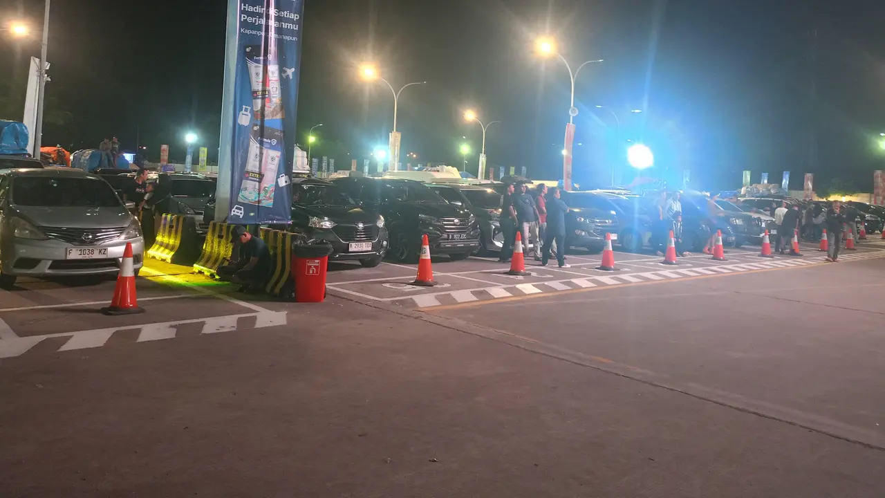 Arus kendaraan yang hendak mudik di Pelabuhan Merak dan Ciwandan mulai mengalami peningkatan pada Sabtu (14/3/2026) dini hari.