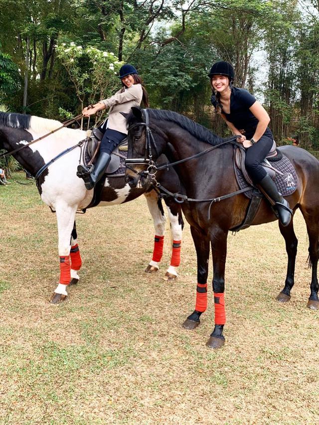 5 Momen Seru Adinda Bakrie dan Nia Ramadhani Menunggag Kuda