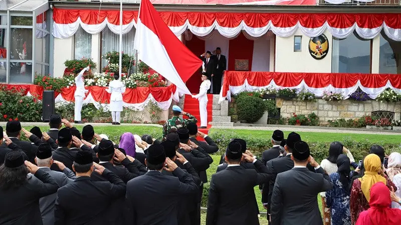 Upacara peringatan HUT ke-78 RI di kantor PTRI Jenewa pada Kamis, 17 Agustus 2023. (Dok. PTRI Jenewa)