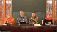 Wakil Walikota Solo, Teguh Prakoso (kedua dari kanan) bersama sejumlah pegiat Penghayat Kepercayaan saat memberikan penjelasan seputar rencana Festival Budaya Spiritual 2023 melalui platform Zoom. (dok. Farel Gerald)