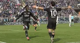 Pemain Como, Assane Diao melakukan selebrasi setelah mencetak gol ke gawang Napoli dalam laga lanjutan Liga Italia 2024/2025 di Giuseppe-Sinigaglia Stadium, Como, Italia, Minggu (23/02/2025) waktu setempat. (AP Photo/LaPresse/Antonio Saia)