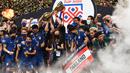 Thailand. Hingga kini Timnas Thailand menjadi pengoleksi terbanyak trofi Piala AFF sepanjang sejarah dengan raihan 6 kali juara. Selain juara pada edisi pertama pada 1996 dan edisi terakhir pada 2020, Thailand juga sukses meraih gelar juara Piala AFF pada edisi 2000, 2002, 2014 dan 2016. Dari 6 gelar tersebut, 4 di antaranya didapat setelah mengalahkan Timnas Indonesia di partai final, yaitu pada edisi 2000, 2002, 2016 dan 2020. (AFP/Roslan Rahman)