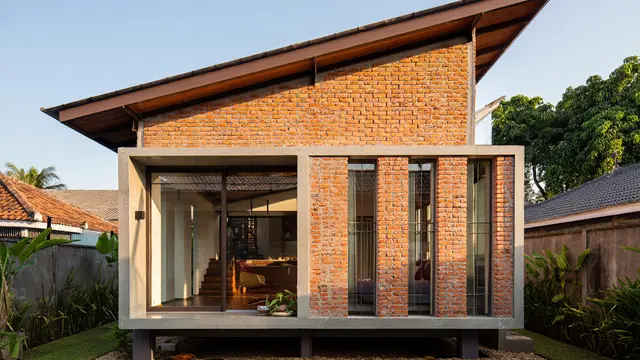 Desain Rumah Minimalis dari Bata Ekspos Ala Kampung tapi Tetap Estetik (AI)
