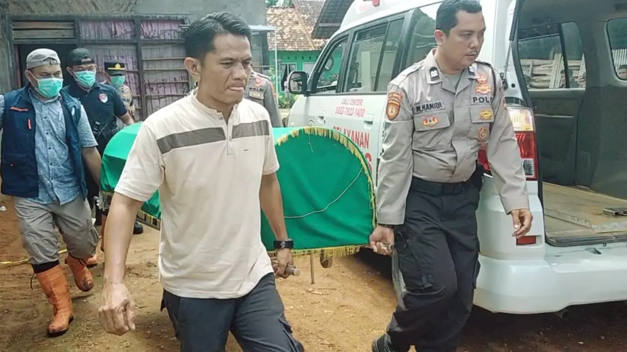 kakek tewas dibacok anaknya sendiri di lampung