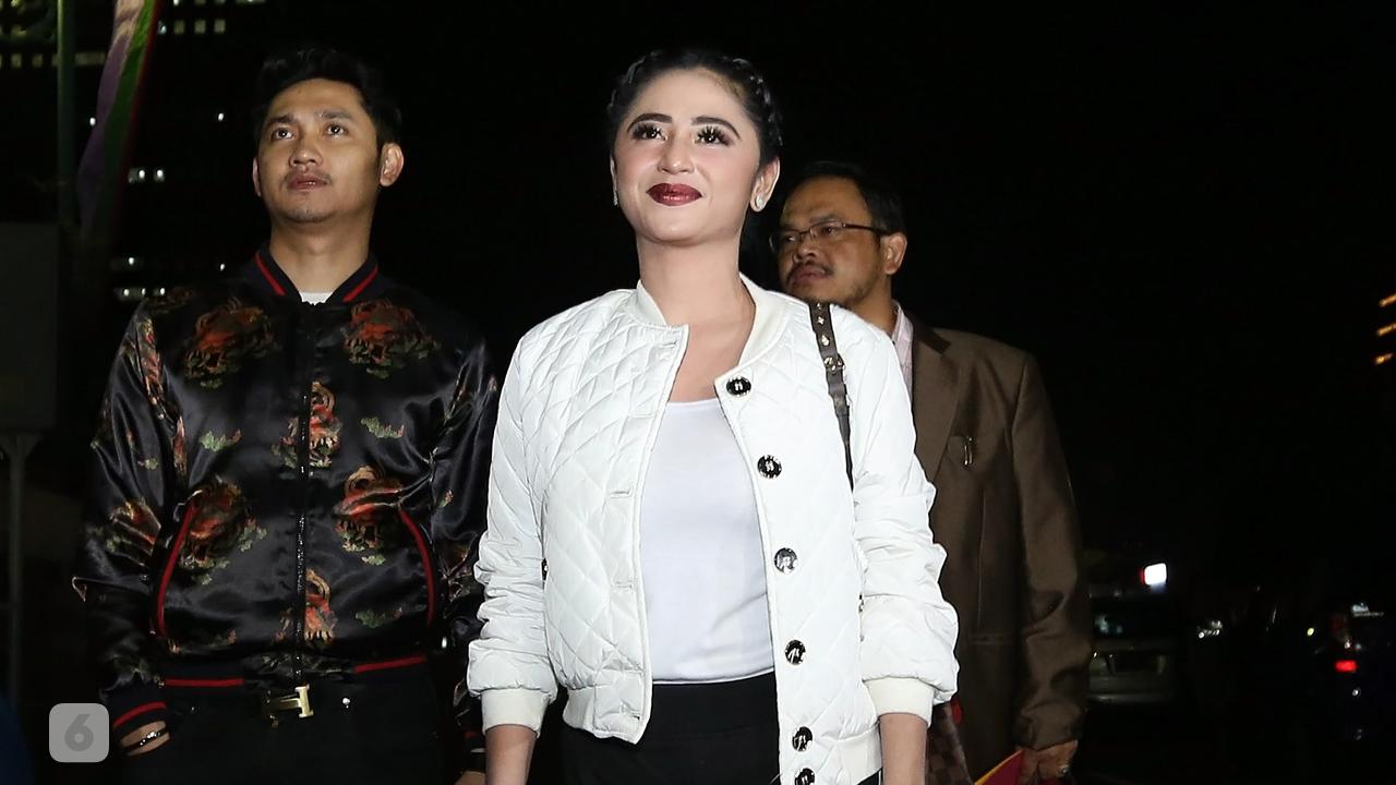 [Bintang] Dewi Perssik