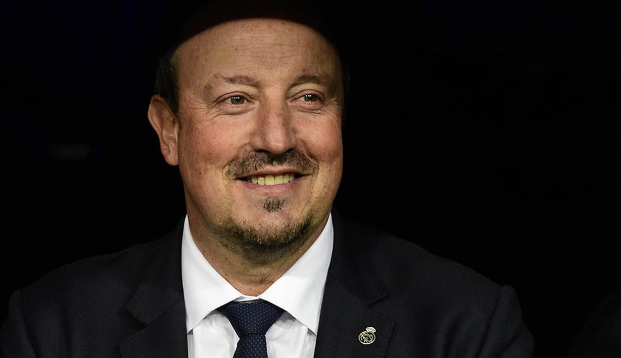 1. Rafael Benitez, berpengalaman melatih di berbagai liga top Eropa membuatnya menjadi kandidat utama. Mulai dari gelar La Liga, Liga Champions hingga Liga Europa pernah diraih pria yang sekarang menukangi Newcastle itu. (AFP/Javier Soriano) 
