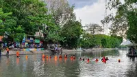 Tim gabungan menemukan seorang remaja tenggelam di Sungai Kalimas Surabaya, Jawa Timur. (Foto: Dok Istimewa)