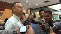 Sekertaris Jenderal PAN Eddy Soeparno menjenguk sang kakak, Wali Kota Tegal Siti Masitha. (Liputan6.com/Lizsa Egeham)