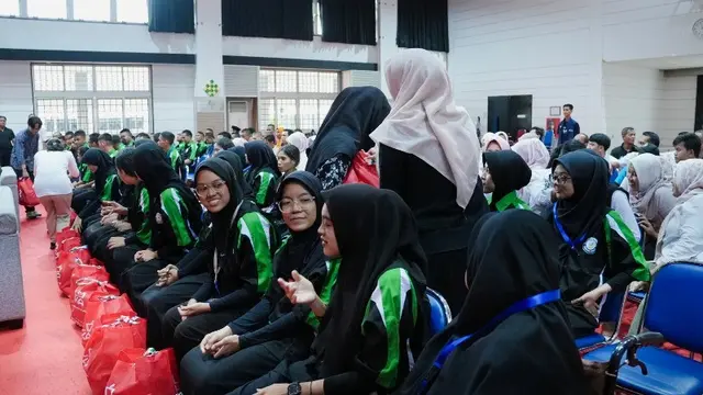 Kolaborasi Menggelar Program Sosial Loka Berbagi Bingkisan untuk Duafa.  foto: istimewa