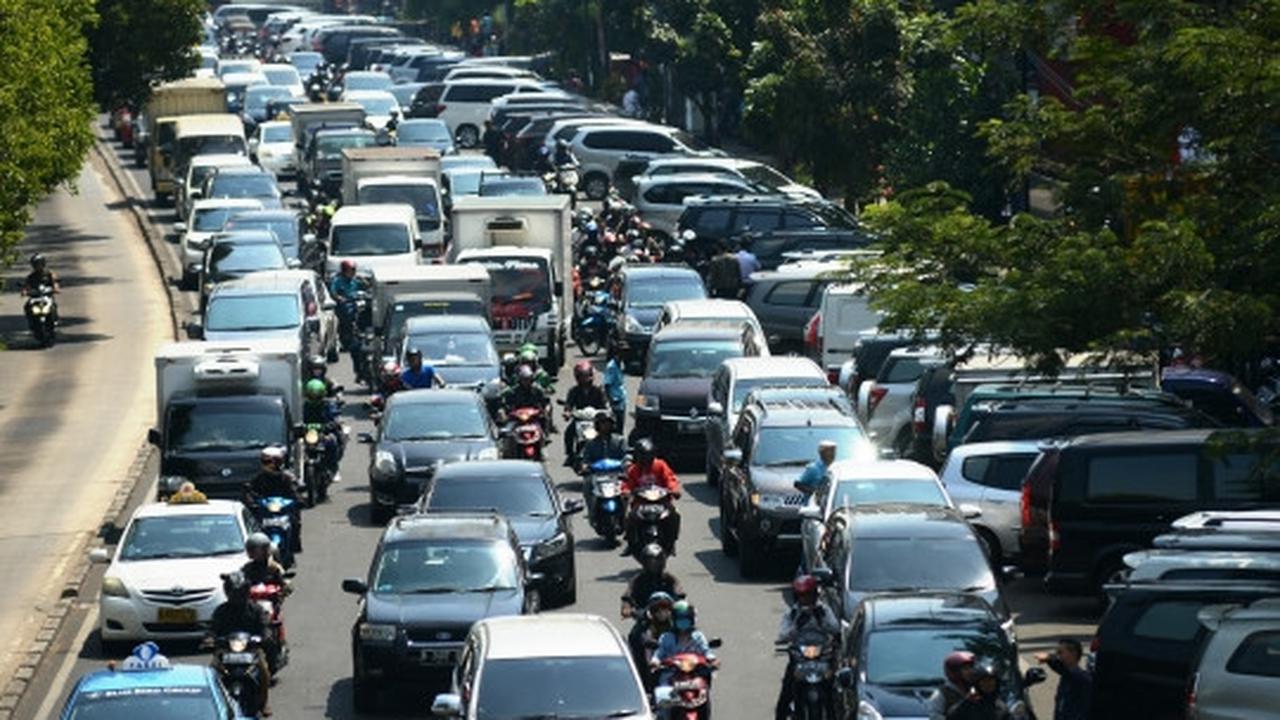 Kebijakan tarif flat parkir on street Dishub DKI ditentang Ahok