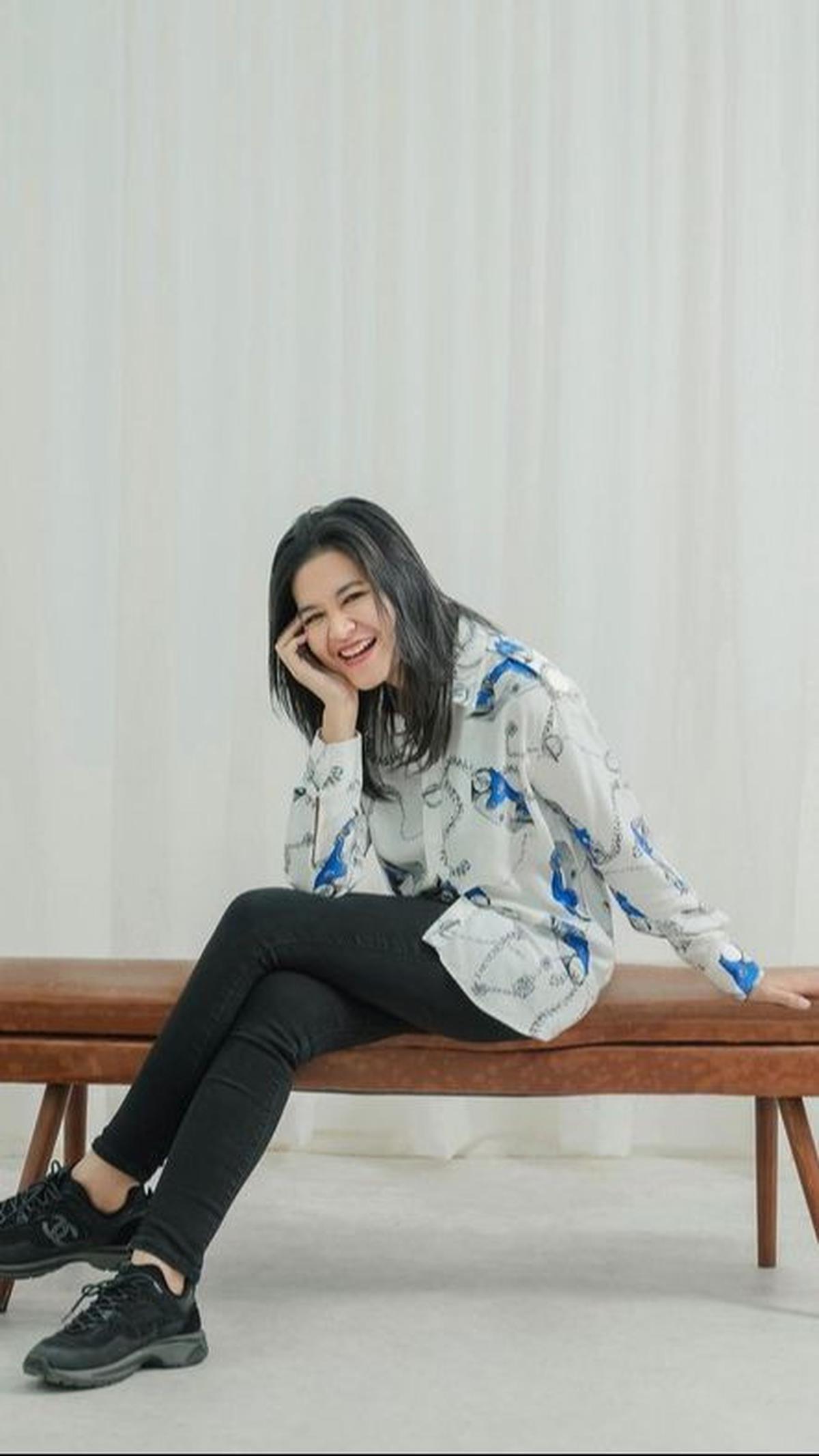 Ini adalah potret terbaru Kahiyang Ayu yang ia unggah di Instagram pribadinya beberapa waktu lalu. Penampilannya sangat langsing.