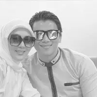 Syahrini dan Reino Barack tampil relijius (Instagram/ariekuntung)