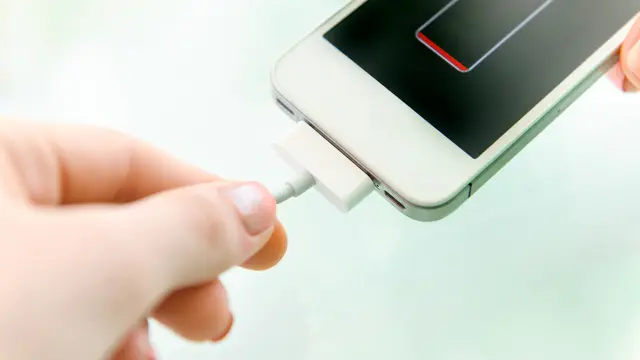 [Bintang] Remaja Ini Tewas Setelah Menggunakan Handphone yang Masih di Charger