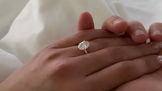 Cincin Tunangan Gisela Cindy kini sudah Dilamar sang Kekasih di Usia 31 Tahun. [@giselacindy12]