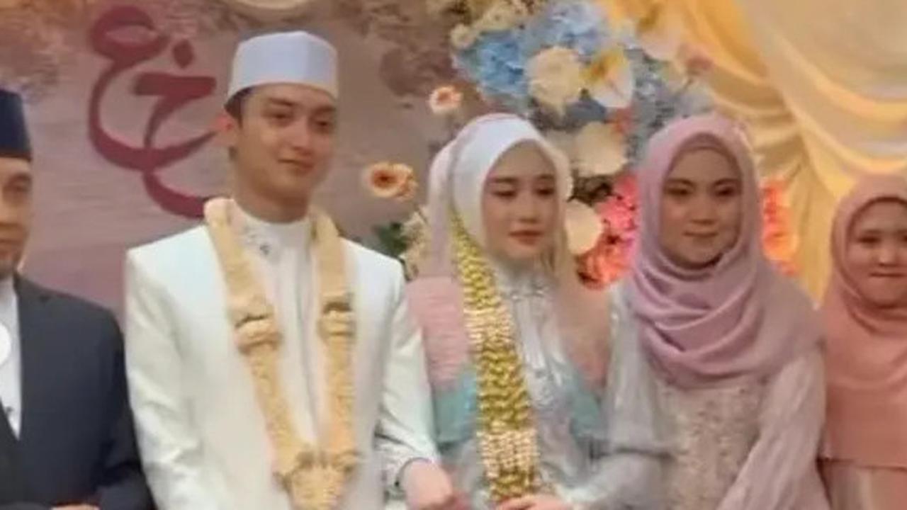 6 Potret Momen Pernikahan Gus Azmi dan Khansa Mariska, Digelar Sederhana dan Penuh Khidmat di Malam Jumat