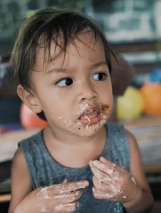 “Sekali lagi selamat ulang tahun Bjorka!! Udah dewasa udah dua tahun anak iniii 😭😭😭 makasih oma tersayang,” tulis Sabai di unggahan foto selanjutnya. (Instagram)