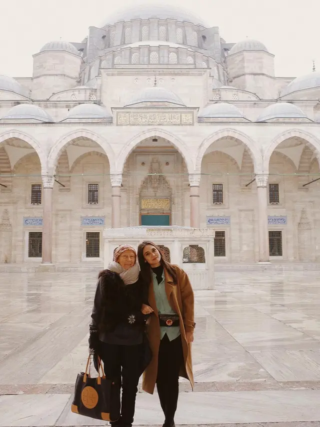 Ibu Luna Maya Ulang Tahun, Ini 6 Potret Kebersamaan Mereka