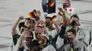 Atlet dari Jerman berjalan saat upacara pembukaan Olimpiade Tokyo 2020 di Olympic Stadium di Tokyo, Jumat (23/7/2021). Upacara pembukaan Olimpiade Tokyo yang berlangsung dalam era pandemi digelar tanpa penonton. (AP Photo/David J. Phillip)