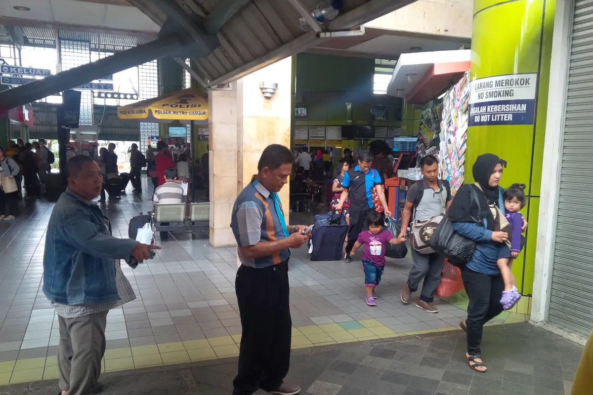 Pantauan Arus Balik Lebaran di Stasiun Gambir 