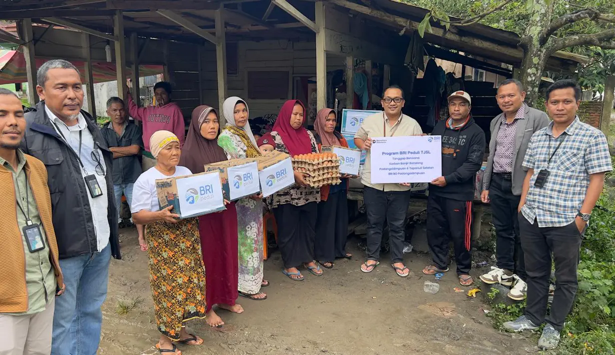 BRI Peduli menyalurkan bantuan tanggap darurat bagi warga terdampak banjir di Provinsi Sumatera Utara sebagai bentuk kepedulian terhadap masyarakat yang membutuhkan. Foto: BRI